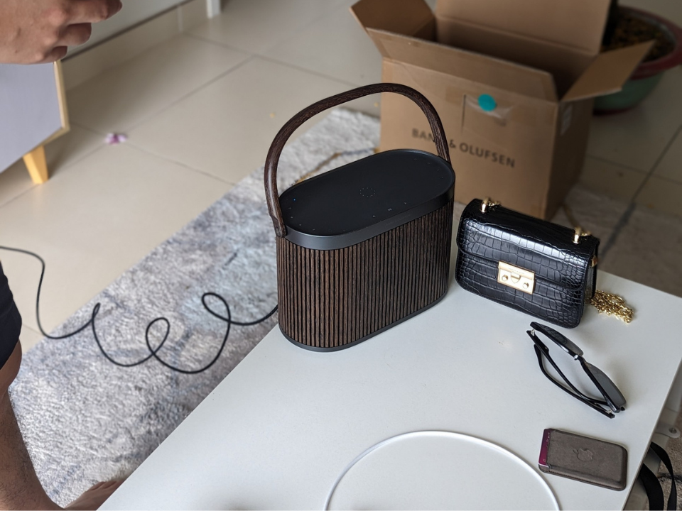 Loa B&O Beosound A5 Dark Oak (Xách Tay) - Ảnh thực tế 3